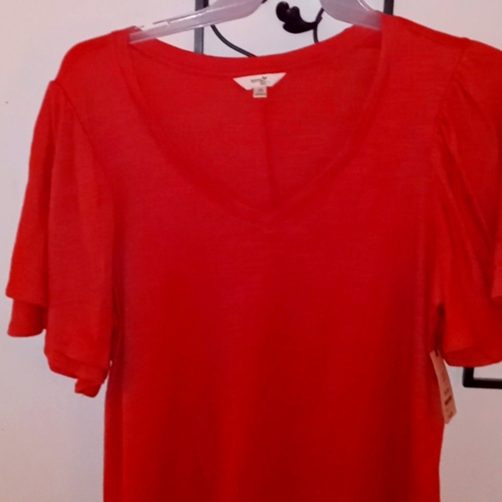 Loose fit short sleeve v-neck shirt